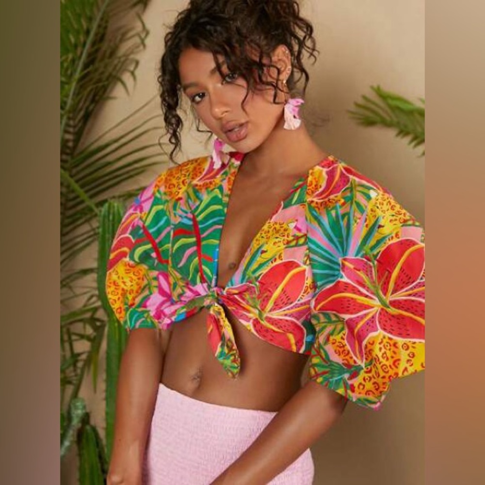 Travachic Tropical Print Puff Sleeve Knot Front Crop Top